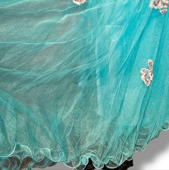 Floor-length beaded gown - Picture 8 of 16